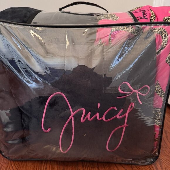 Juicy Couture Reversible Queen Comforter Set Plush Black/Hot Pink Cheetah Bow - Picture 7 of 8